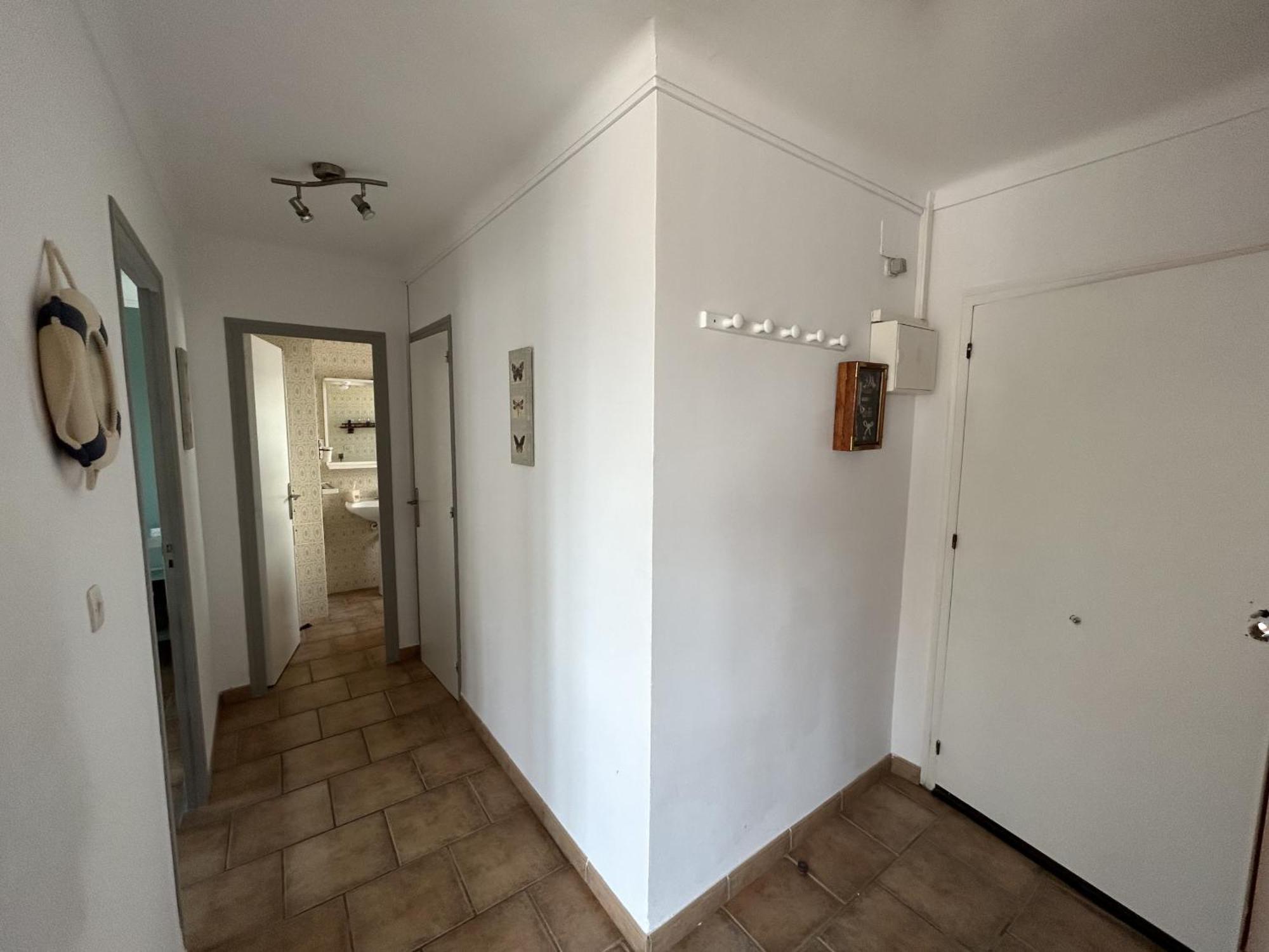 Front De 35 Apartment